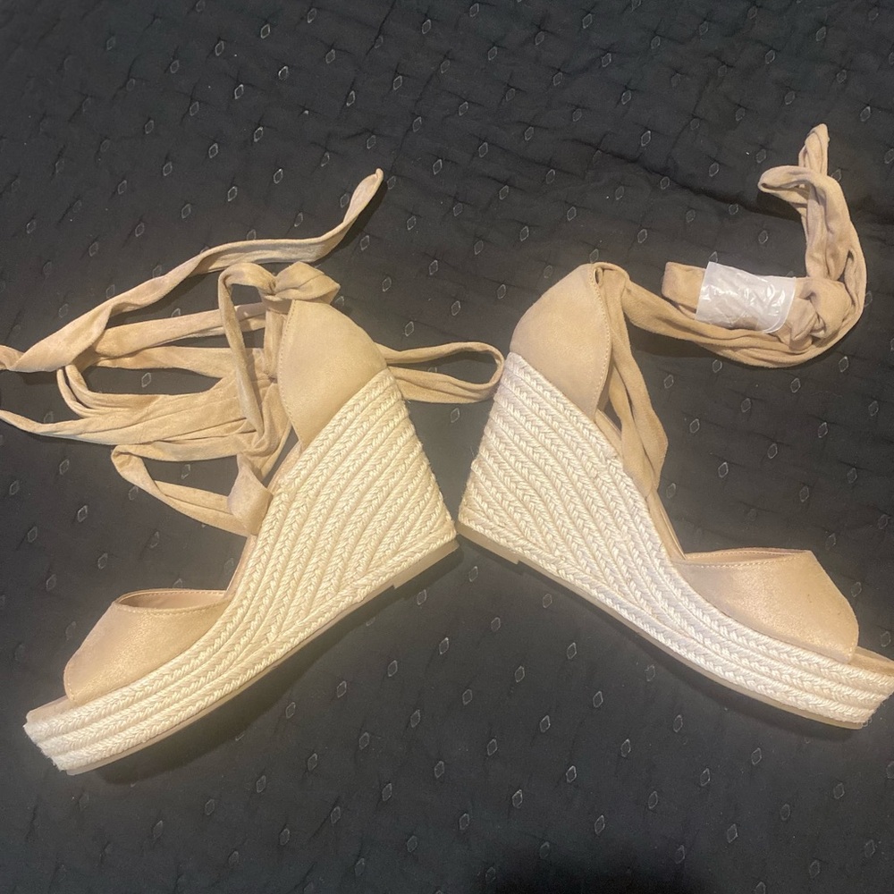 Woman Tan suede open toe lace up sandal